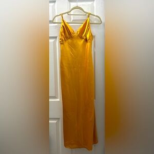 Maxi golden dress